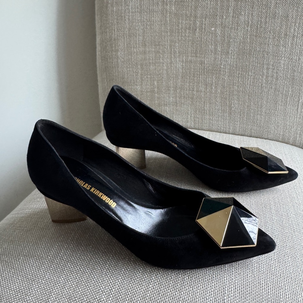 Nicholas Kirkwood Black Pumps with Gold Accent